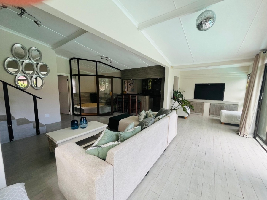 6 Bedroom Property for Sale in Gonubie Eastern Cape